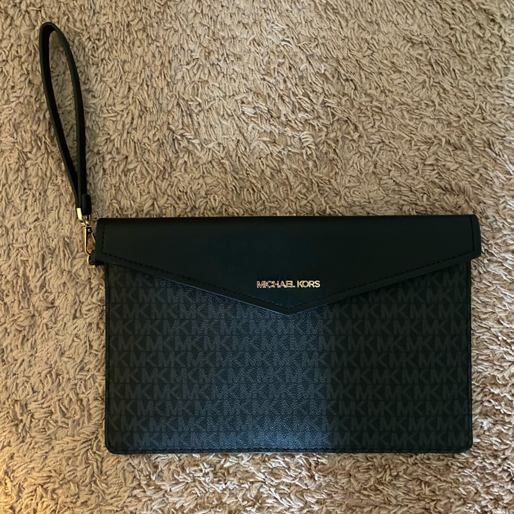 Michael Kors wristlet. Brand new